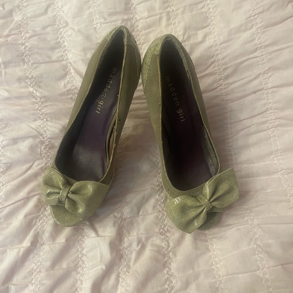 Madden Girl Tan Bow Heels - Picture 1 of 4